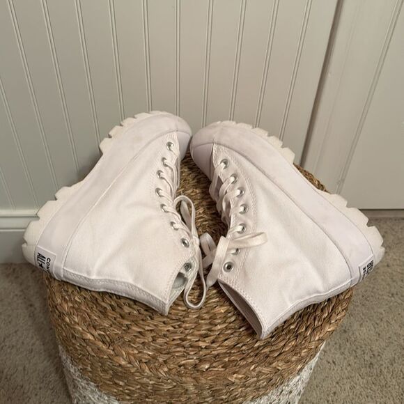 Converse Women's White Chuck Taylor All Star Lugged High Top Sneakers - 7 - Picture 8 of 9